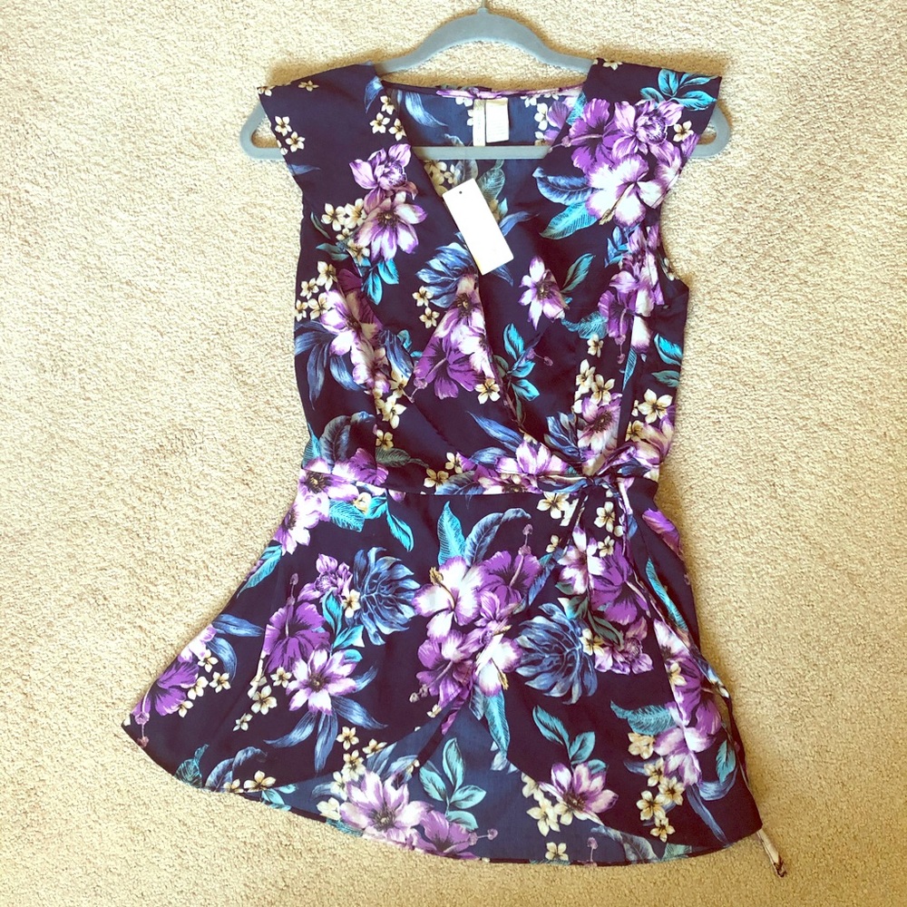 NWT✨ Floral Ruffle Peplum Wrap Top - Picture 1 of 9